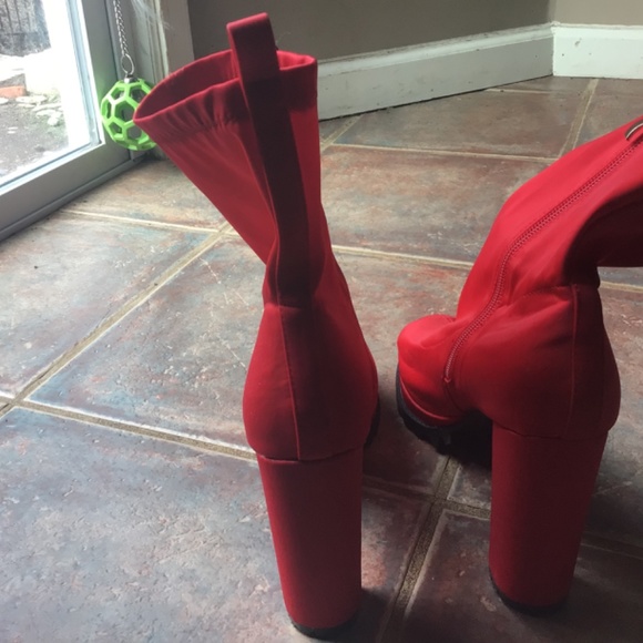 Red platform heels - Picture 6 of 10